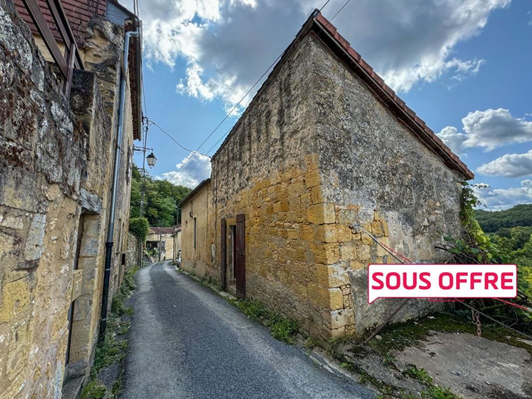 COUZE-ET-SAINT-FRONT Maison de village atypique avec jolie vue,! 3 chambres, jardin et piscine 2