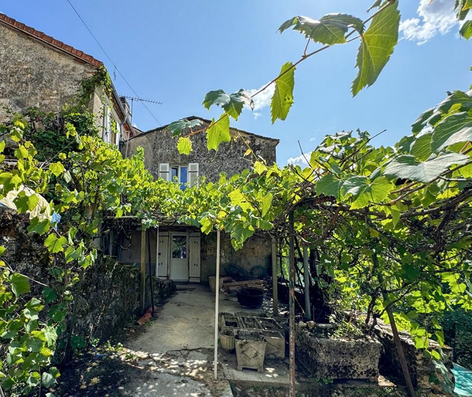 COUZE-ET-SAINT-FRONT Maison de village atypique avec jolie vue,! 3 chambres, jardin et piscine 3