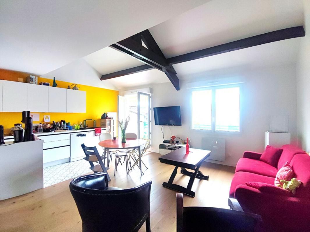 CHARMANT DUPLEX FAMILIALE 6 P - METRO PLACE CARNOT