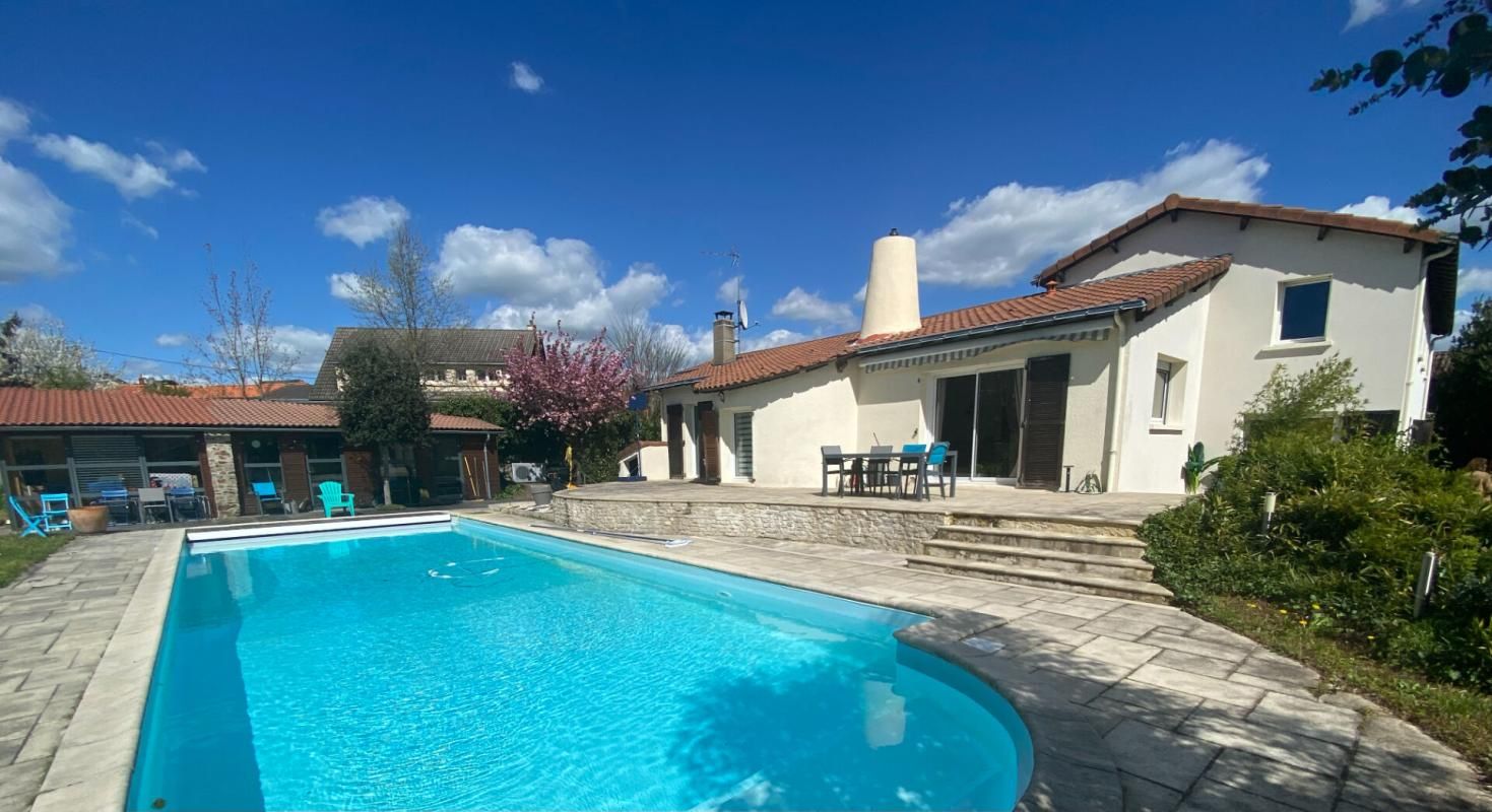 Maison Cholet 10  pièce(s) 245 m2