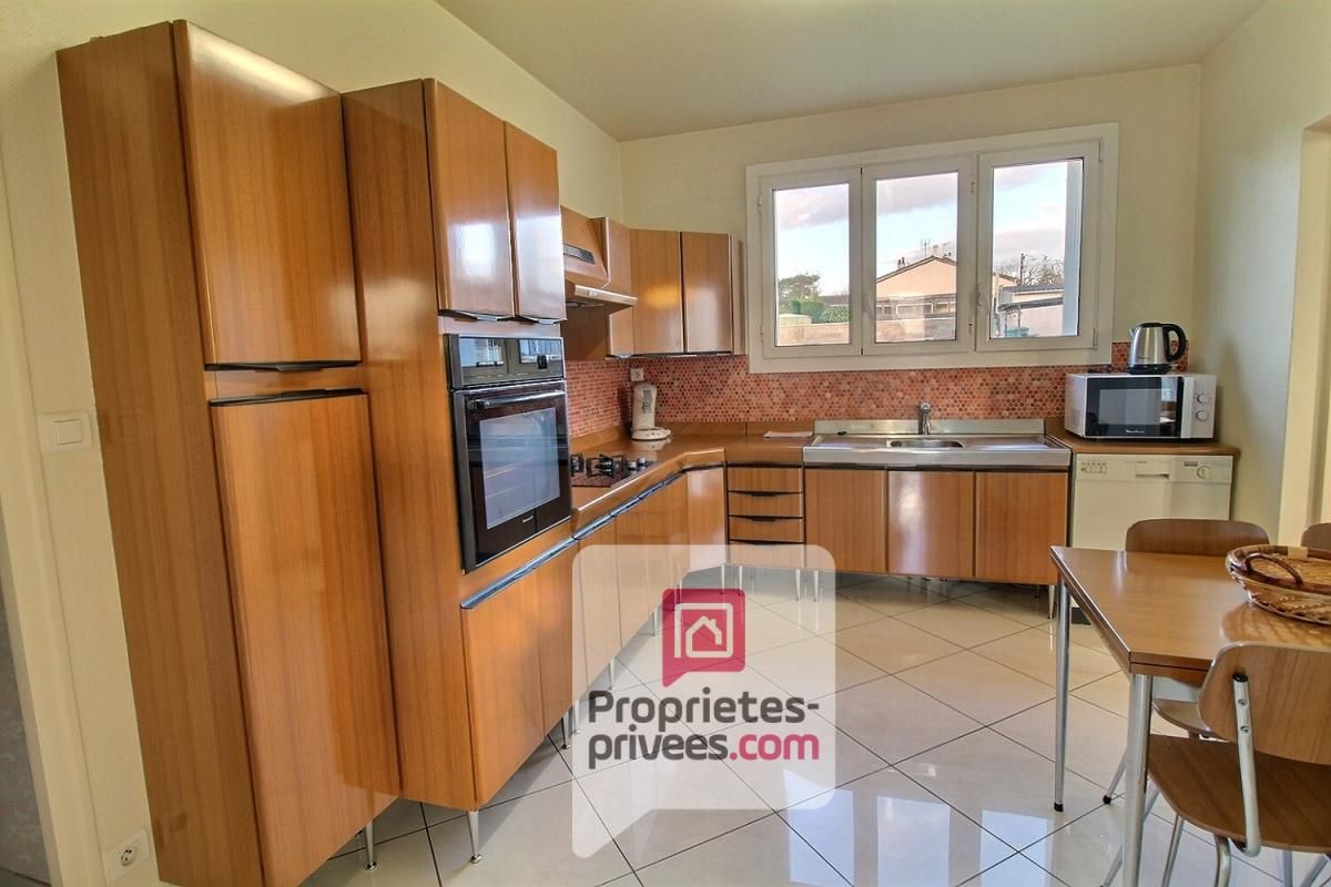 DORDIVES A VENDRE SPACIEUX PAVILLON 8 PIECES + REZ DE JARDIN et GARAGE 3