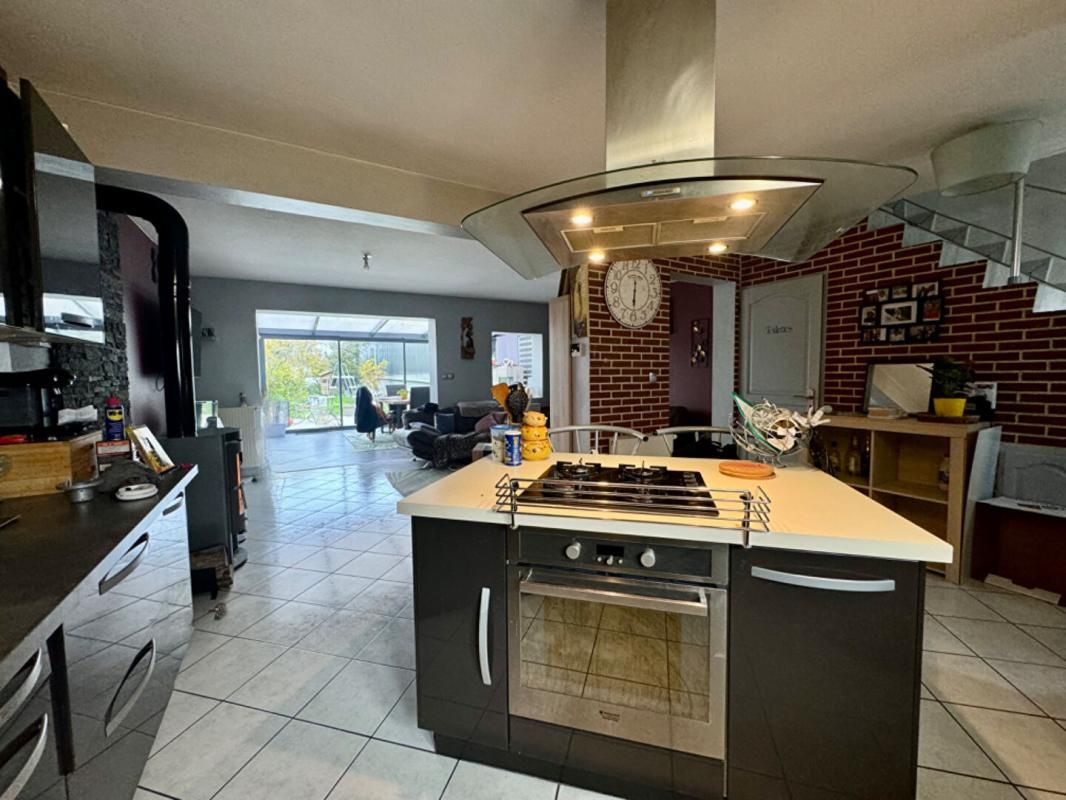 MAISON de 110m2 , 4 chambres, garage sur une parcelle de 476m2 Saint Sauflieu (80160)