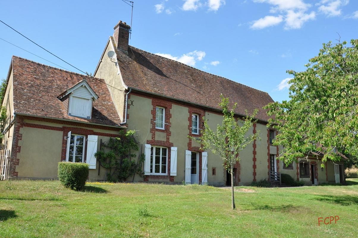 PROCHE L'AIGLE LONGERE 247 M² avec de nombreuses dépendances