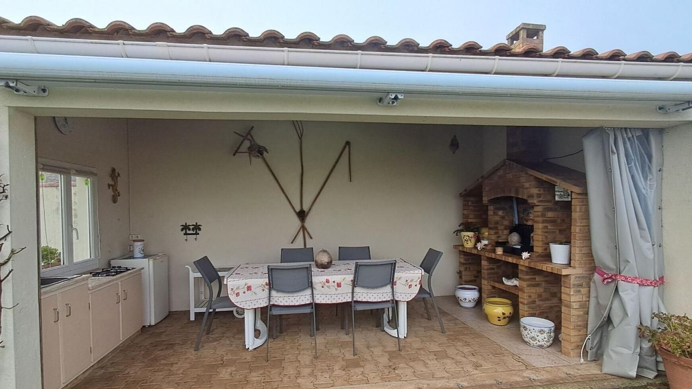 ravissante maison 5 pièce(s) 140m2 , 3 garages, préau terrain plat et clôturé