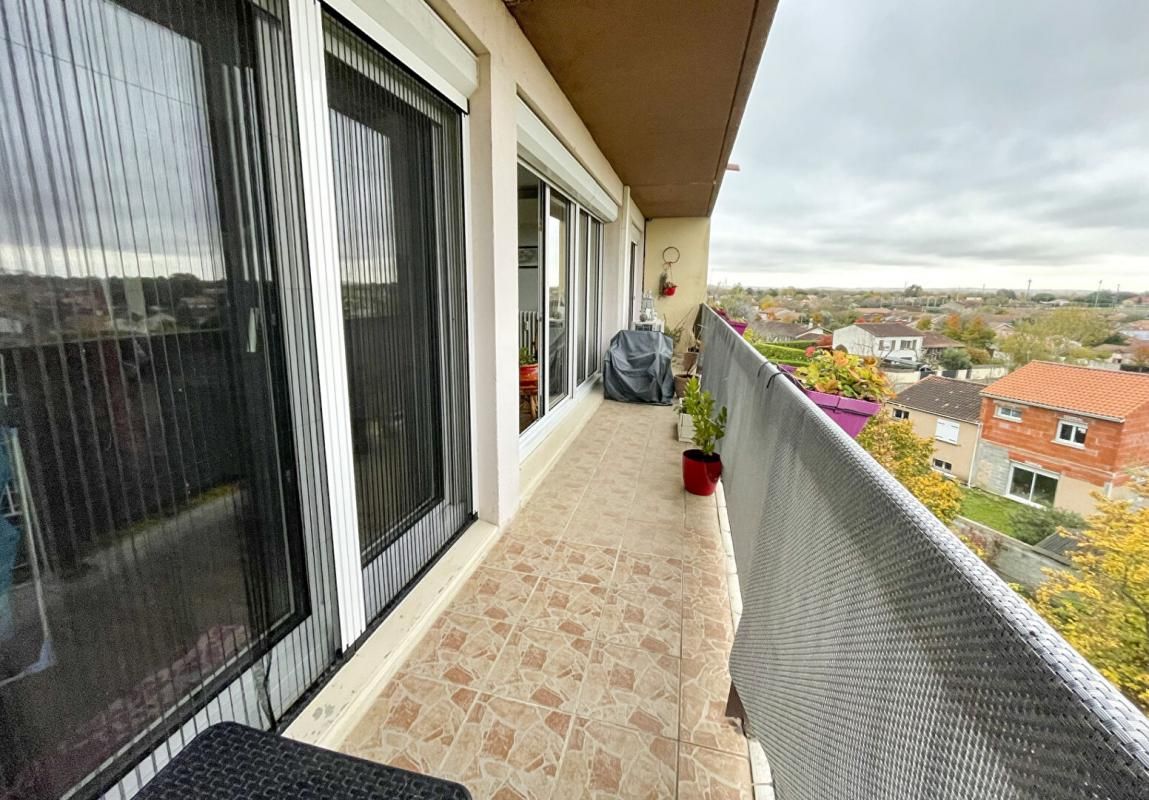 Appartement T3 (possibilité T4) - BEAUZELLE - Vue dégagée