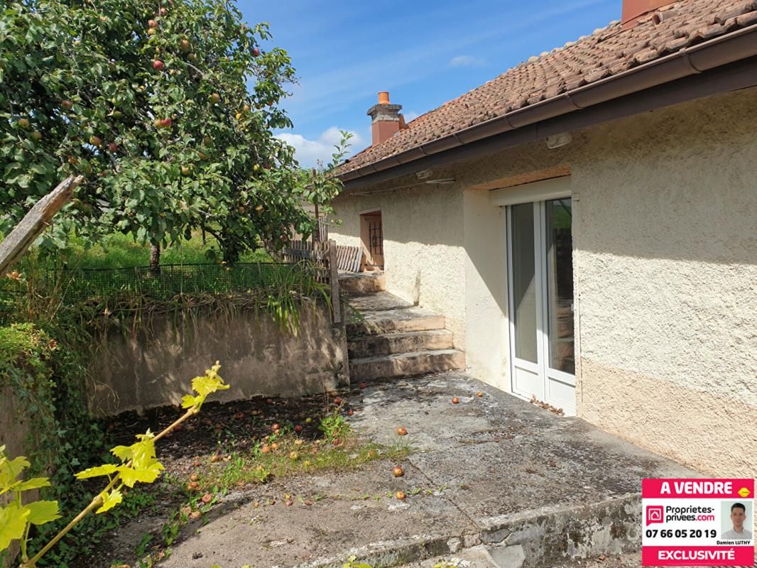 CHATENOIS-LES-FORGES Maison 7 pièces de 137 m² + dépendances d'environ 230 m² 1