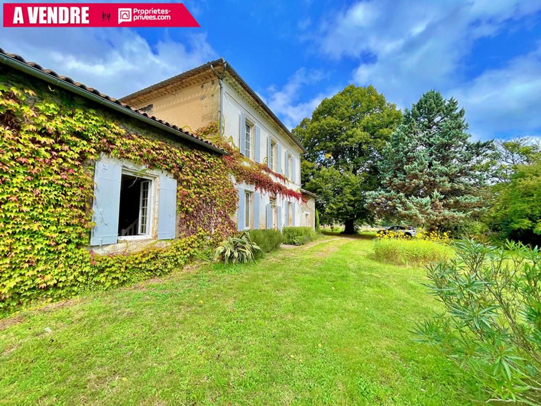 MADIRAC Demeure en Pierre Madirac 10 pièce(s) 5 chambres 220 m2 et dépendances 3