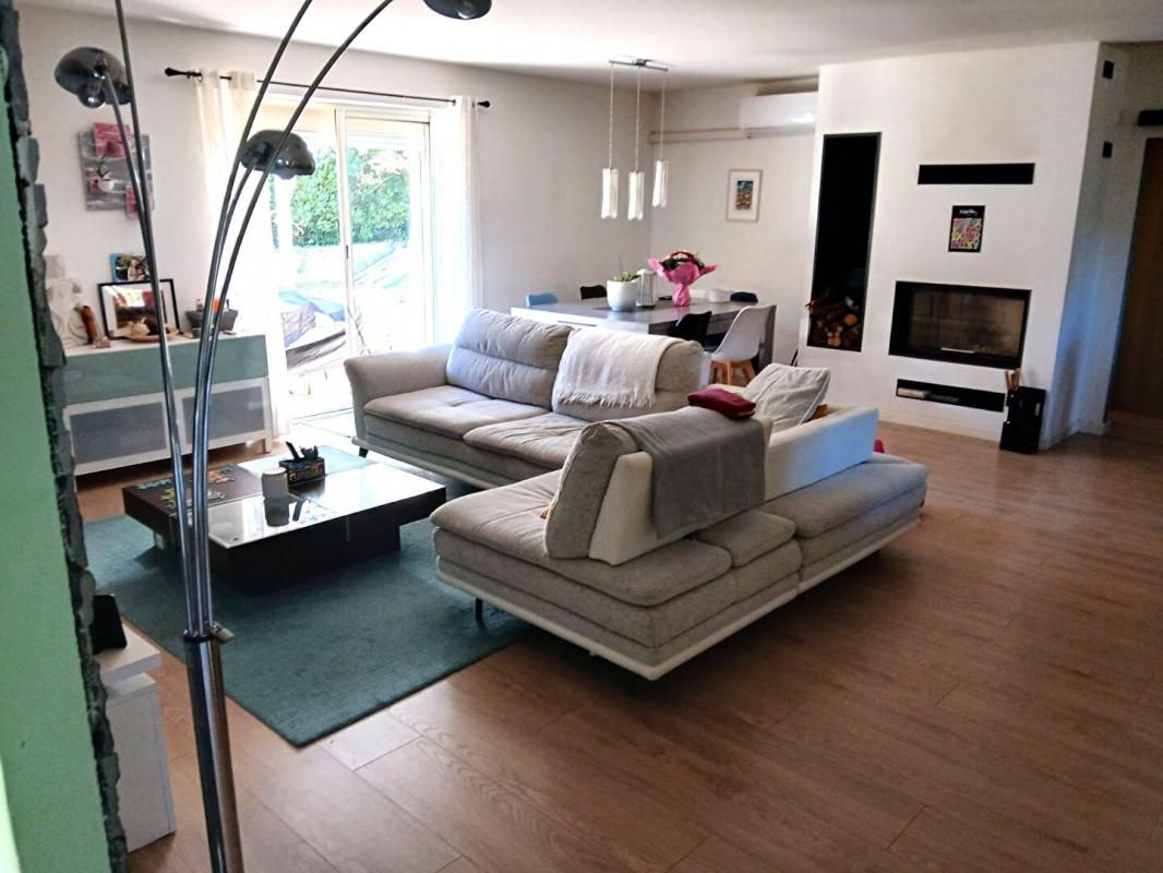 LA ROQUEBRUSSANNE Villa 6 pièces 159.37 m2 avec appartement T3 - La Roquebrussanne 4