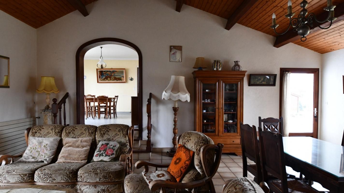 Maison Gétigné 5 P . 3 Chs . 96 M² . Garage . Cave . T 415 M²