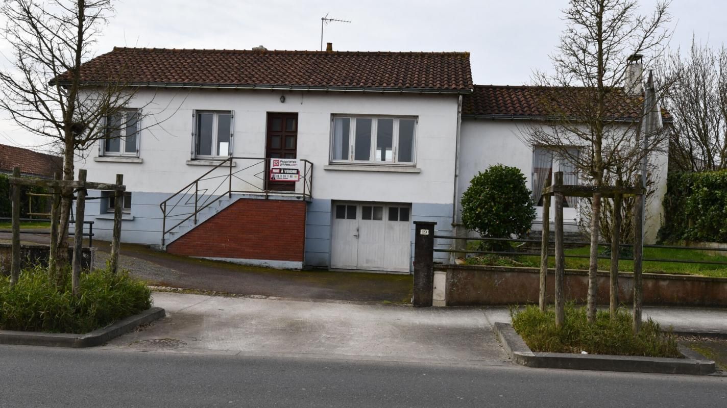 Ensemble immobilier (Maison + Terrain constructible) Gétigné 5 P . 3 Chs . 96 M² . Garage . Cave . T 890 M²