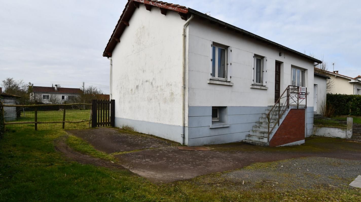 GETIGNE Ensemble immobilier (Maison + Terrain constructible) Gétigné 5 P . 3 Chs . 96 M² . Garage . Cave . T 890 M² 2