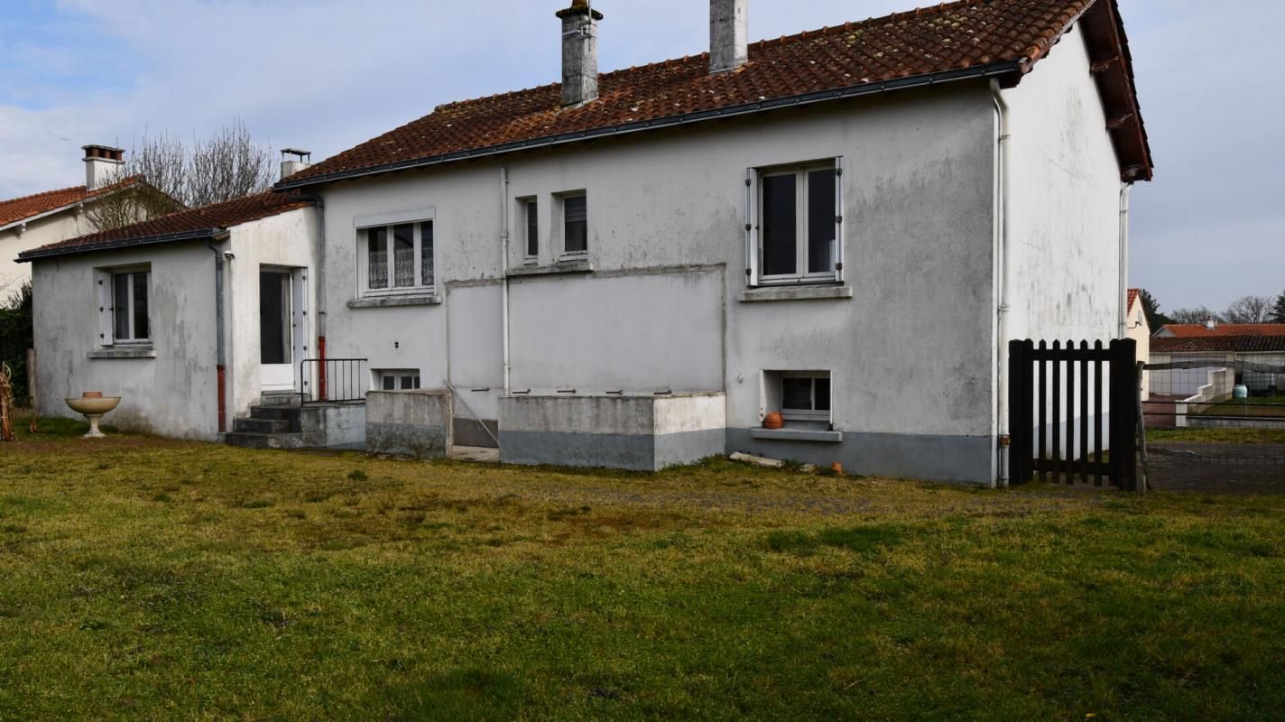 GETIGNE Ensemble immobilier (Maison + Terrain constructible) Gétigné 5 P . 3 Chs . 96 M² . Garage . Cave . T 890 M² 3