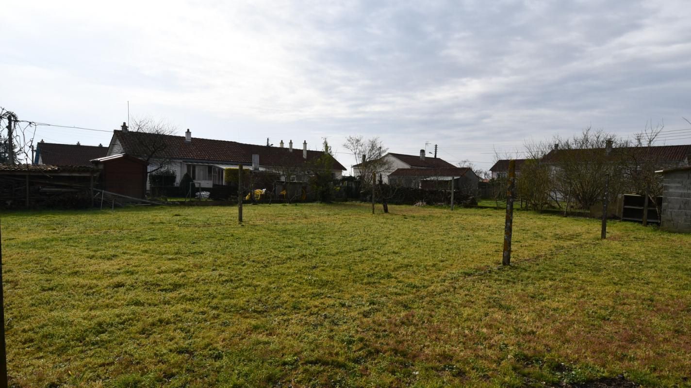 CLISSON Terrain constructible, en second rideau, à viabiliser de 475 M² 3