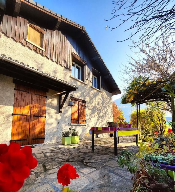 VILLARD-BONNOT Maison Villard Bonnot 6 pièce(s) 140 m² avec piscine, garage et carport 3