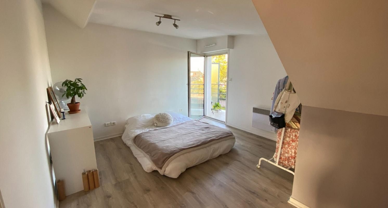 NANTES Quartier Saint Félix superbe T2 dernier étage + garage 2