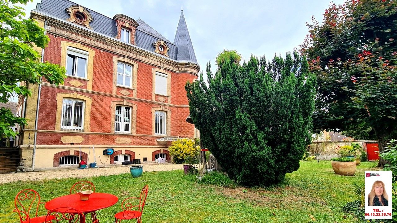 LOUVIERS 27400 hyper centre ville - Propriété de caractère de 240 m2 - 5 chambres + une maison d'amis de 75 m2 rénovée sur 1.200 m2 de terrain plat - Prix : 556.000