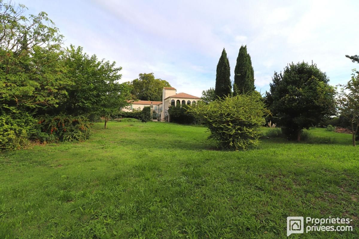 NIMES Rare - Nîmes - Mas 858 m² et dépendances sur parc arboré de 11175 m² - Idéalement situé 2