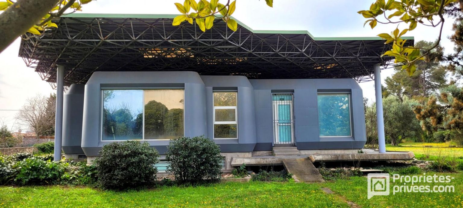 Rare - Nîmes - Mas 858 m² + Locaux Commerciaux 500 m² env et dépendances sur parc arboré de 14000 m²
