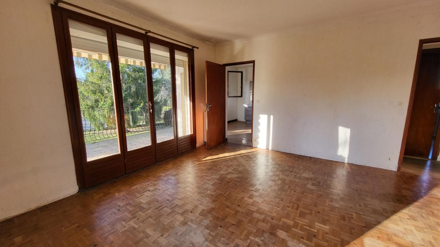 SAINT-MEDARD-DE-MUSSIDAN Proche Mussidan Maison  sur sous sol total  8 pièces sur parcelle de plus de 2781 m² 4