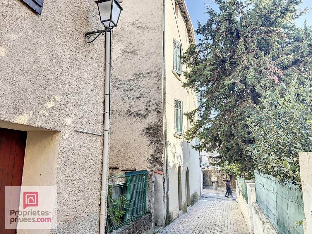 RIANS RIANS MAISON T4 AVEC COUR ET CAVE INVESTISSEUR 4