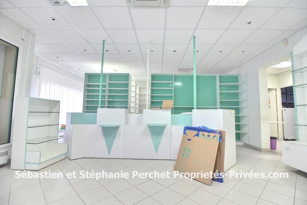 EPIEDS-EN-BEAUCE Immeuble 8 pièce(s) 213 m2 4