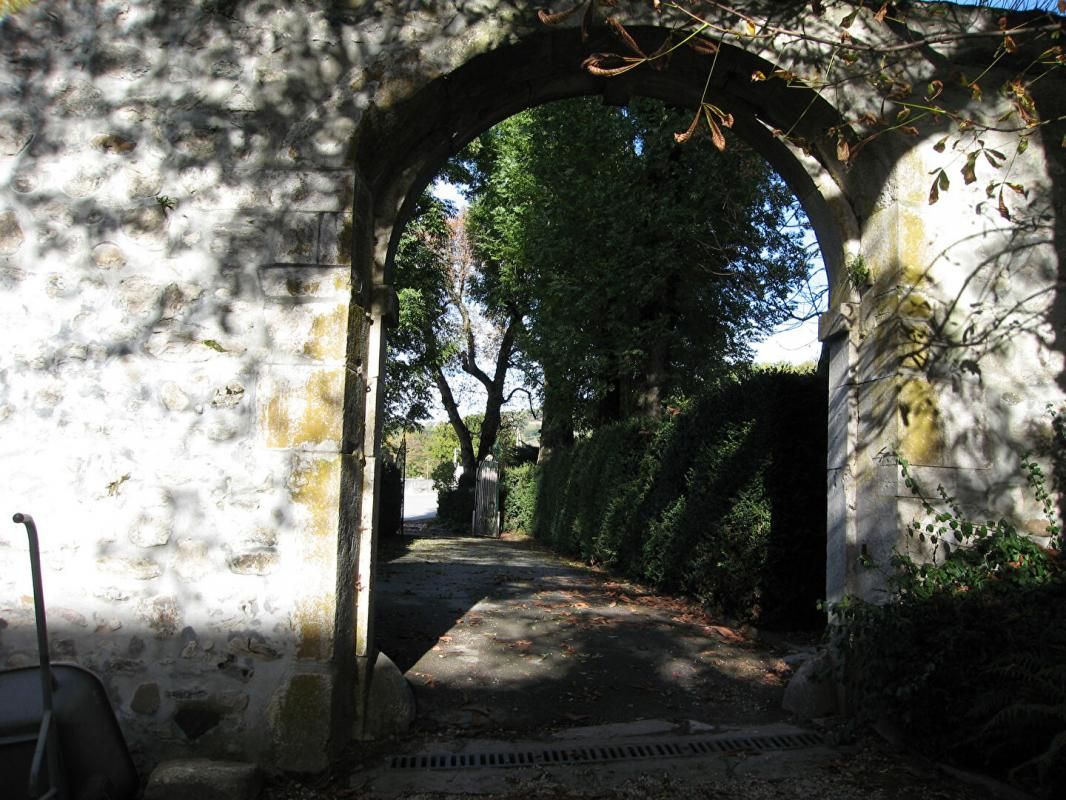 GRESY-SUR-AIX 73100-Manoir historique,ancien château Mouxy (comtes de LOCHE ) + terrain 8484 m2 + option de construire 2 lots 2