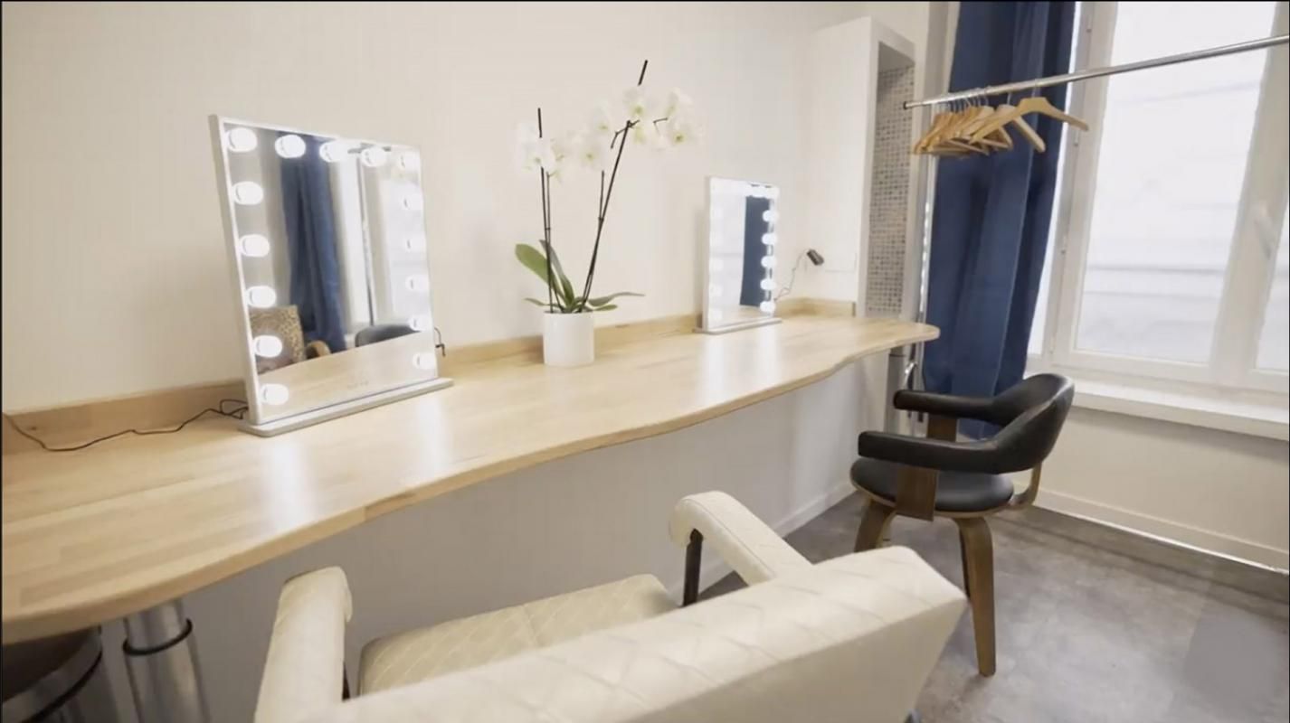 COURBEVOIE Loft immense à Courbevoie 16 pièce(s) 465 m2 - Proche Neuilly 3