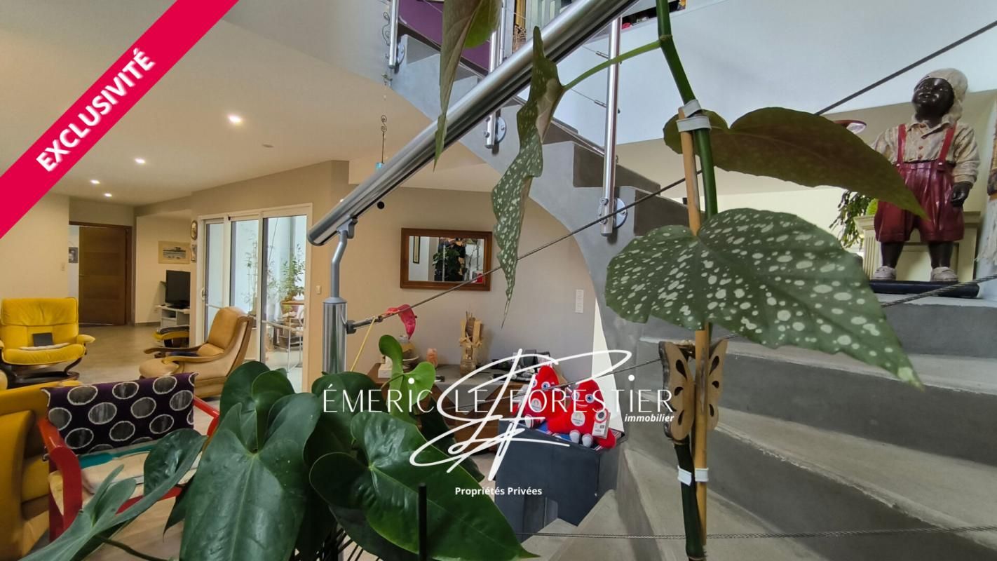SEGRE Maison Ombrée D Anjou 7 pièce(s) 263 m2 3