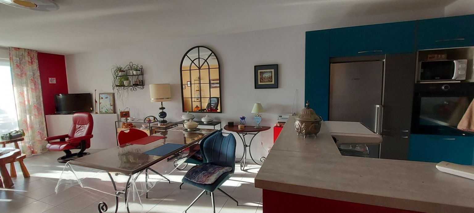 30. GARD. NIMES. Appartement récent de grand standing de 4 pièces de 87 m², résidence Villégiales, proche centre ville