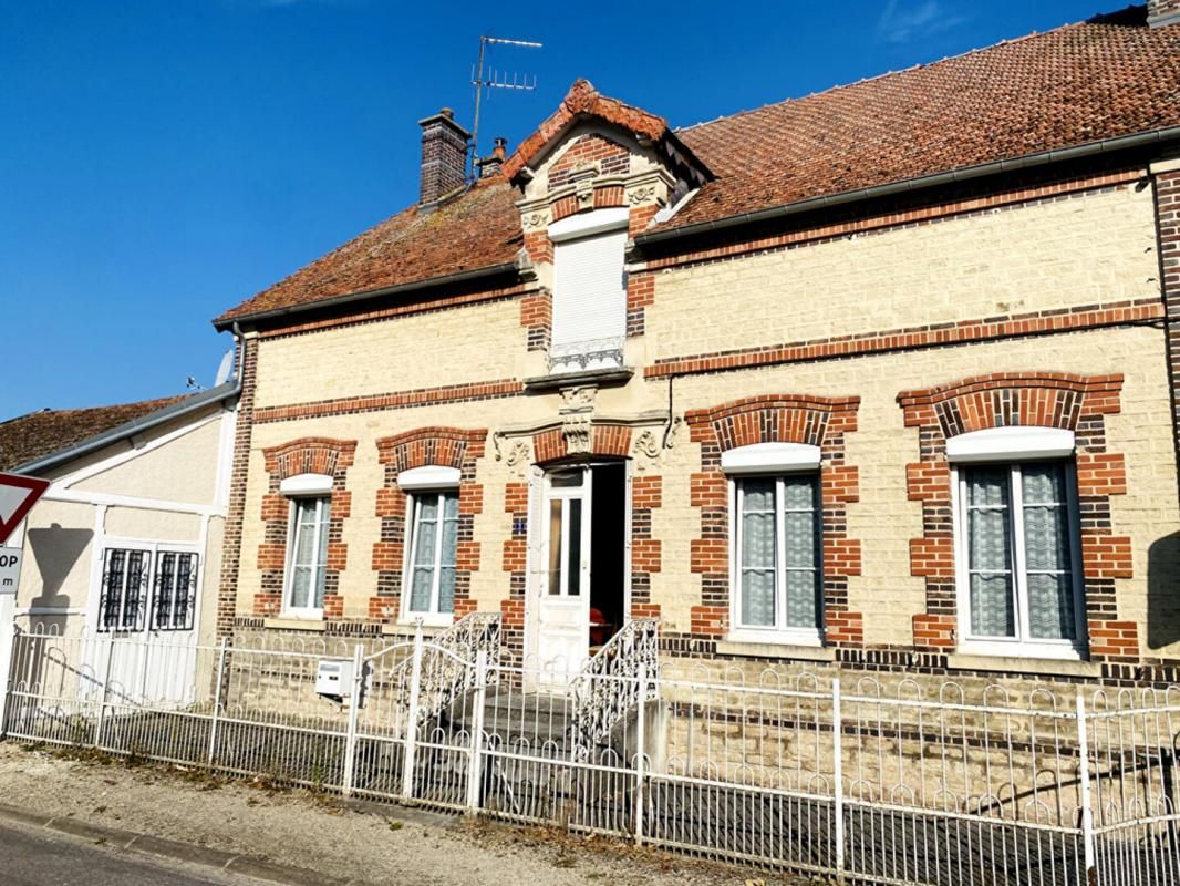 LES GRANDES-CHAPELLES Superbe maison de famille 5 pièces, 128 m2 évolutifs ( grenier et dépendance chauffée) 2