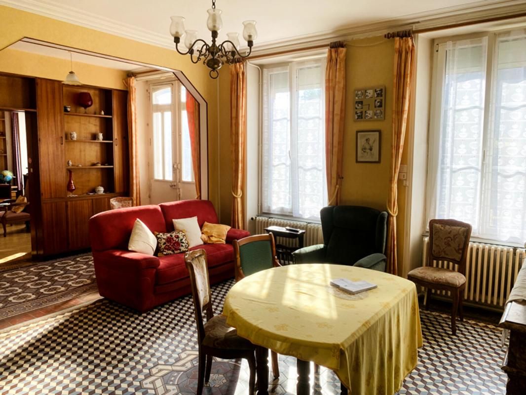 LES GRANDES-CHAPELLES Superbe maison de famille 5 pièces, 128 m2 évolutifs ( grenier et dépendance chauffée) 3