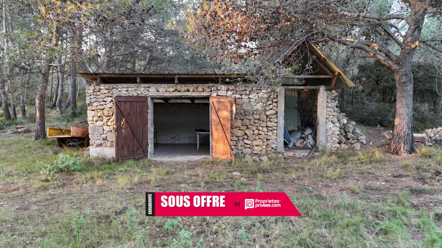 Mazet 25 m² sur un Hectare ,proche des commodités