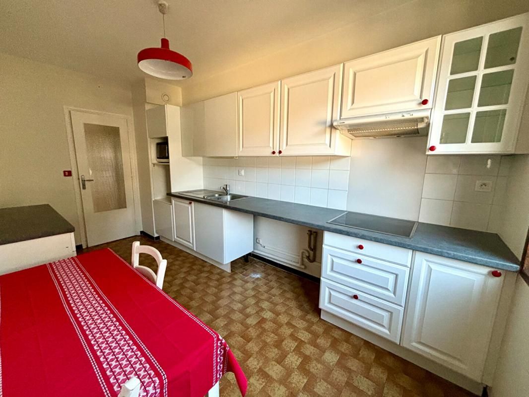 SAINT-ETIENNE Appartement Saint Etienne 5 pièce(s) 112 m2 4