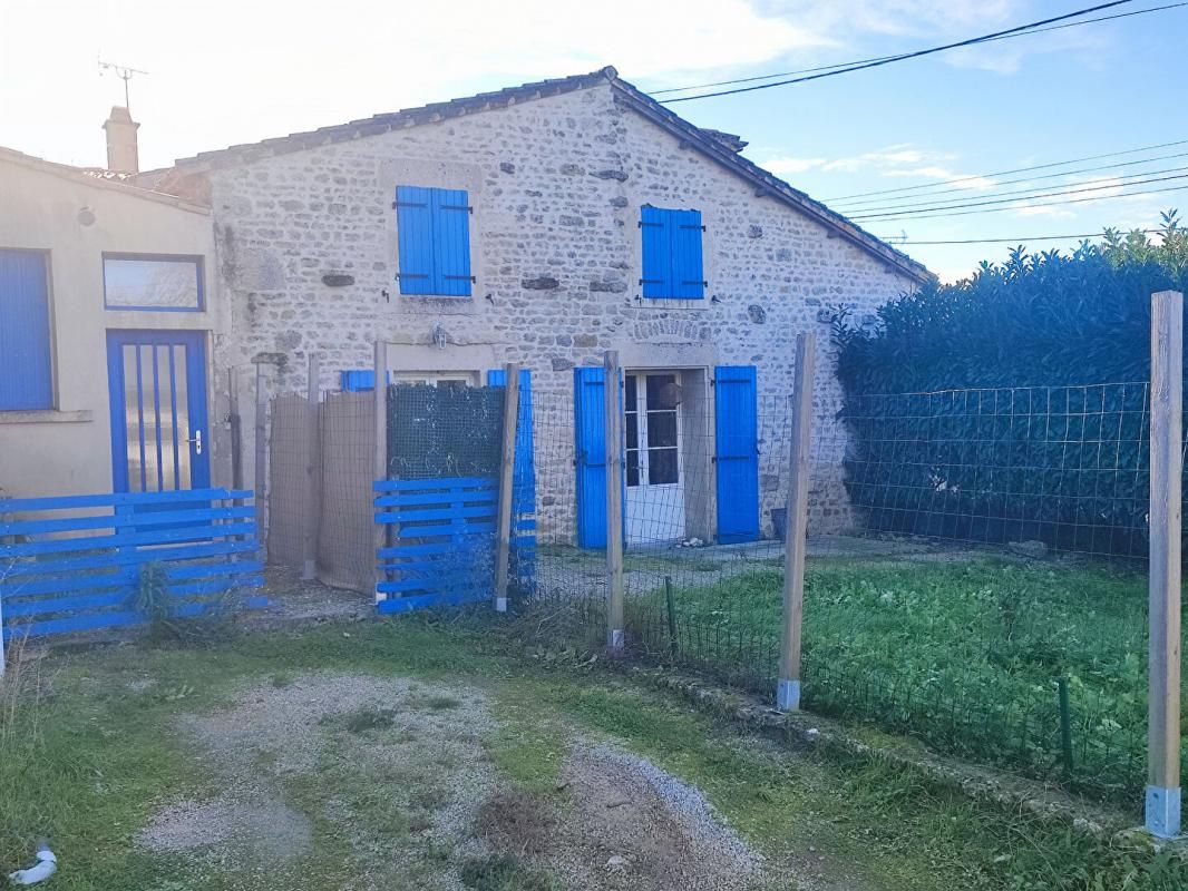 Ensemble Immobilier à Vendre - Azay-le-Brûlé 79400