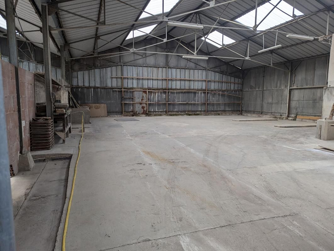 VITRE 35500 Vitré - LOCAL INDUSTRIEL, ENTREPOT 611 m² 2