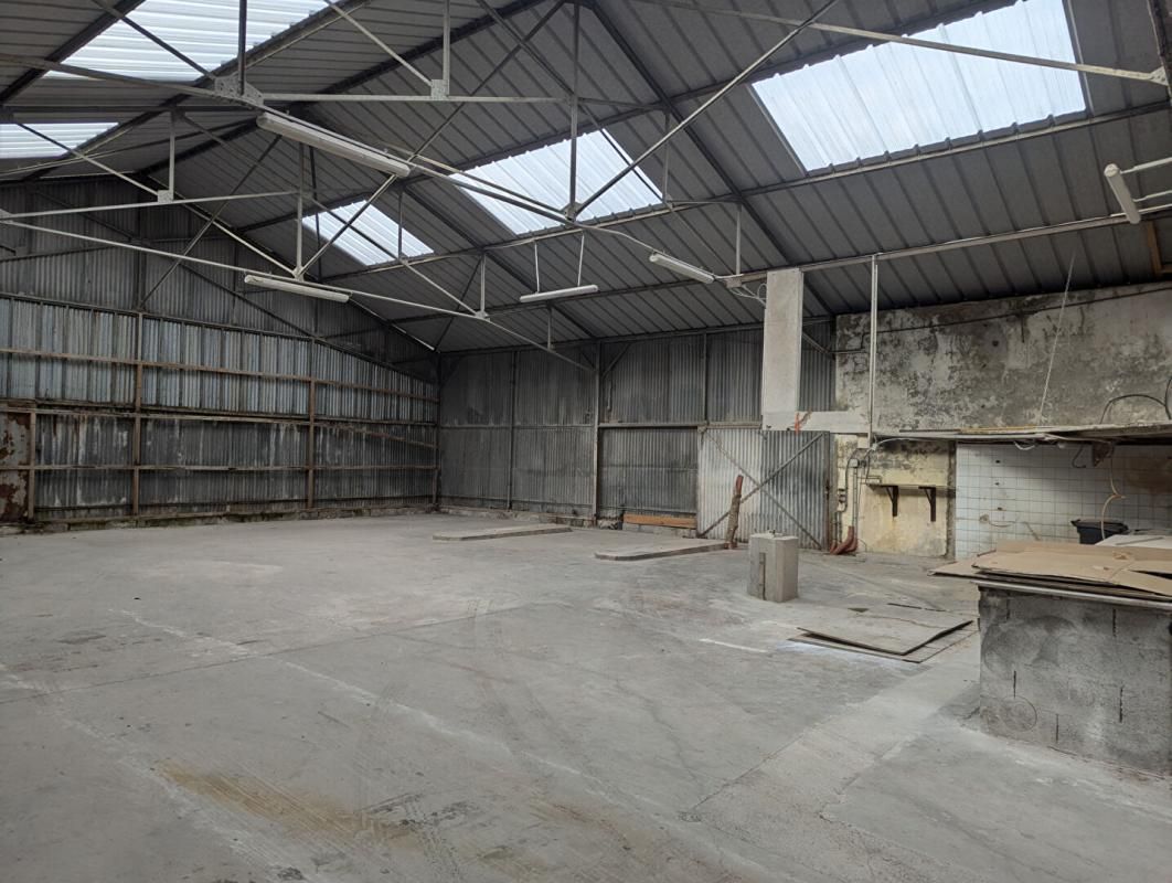 VITRE 35500 Vitré - LOCAL INDUSTRIEL, ENTREPOT 611 m² 3