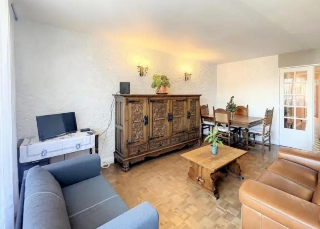 MONTROUGE Montrouge- Superbe appartement 4 pièce(s) 85 m2 en étage élevé 2