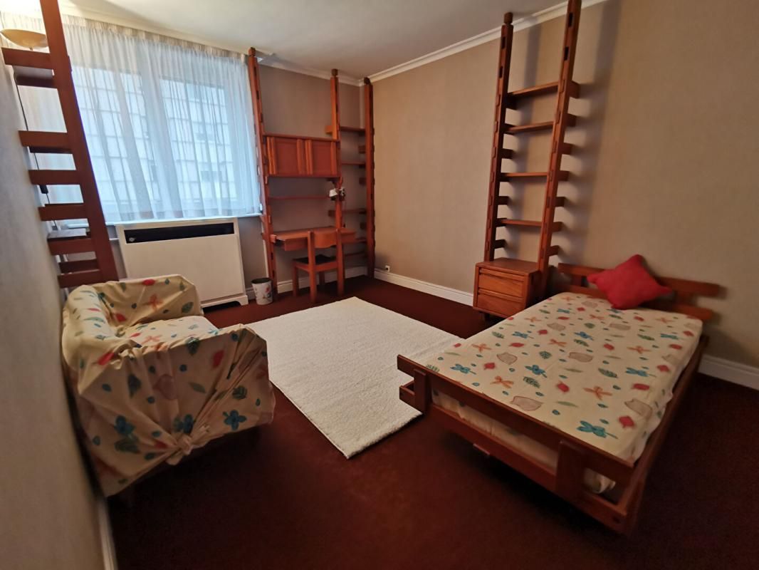 MONTROUGE Montrouge- Superbe appartement 4 pièce(s) 85 m2 en étage élevé 3