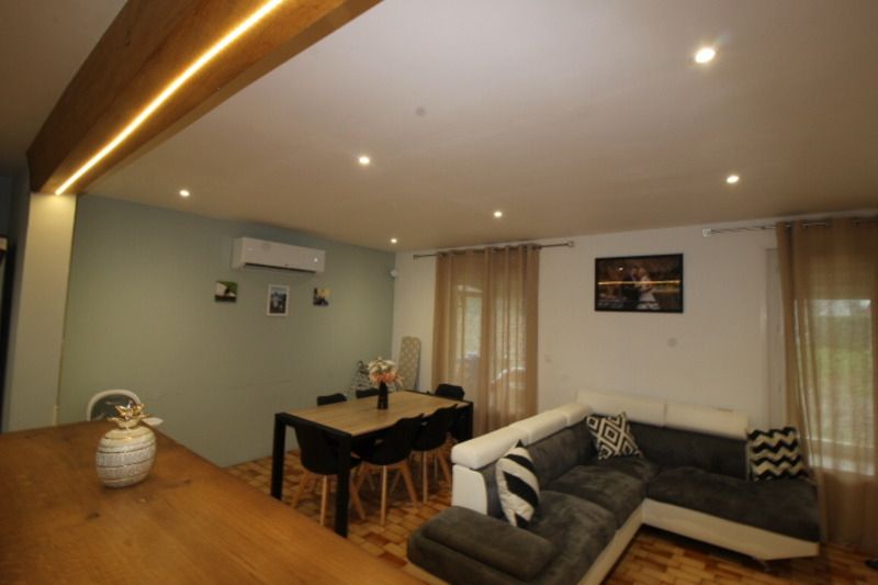 DANGE-SAINT-ROMAIN Maison Dange Saint Romain 10 pièce(s) 108.02 m2 2