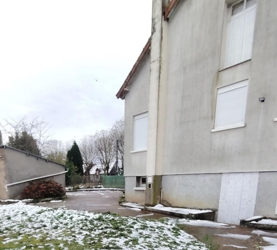 Fort potentiel pour ce pavillon dans commune avec commodités