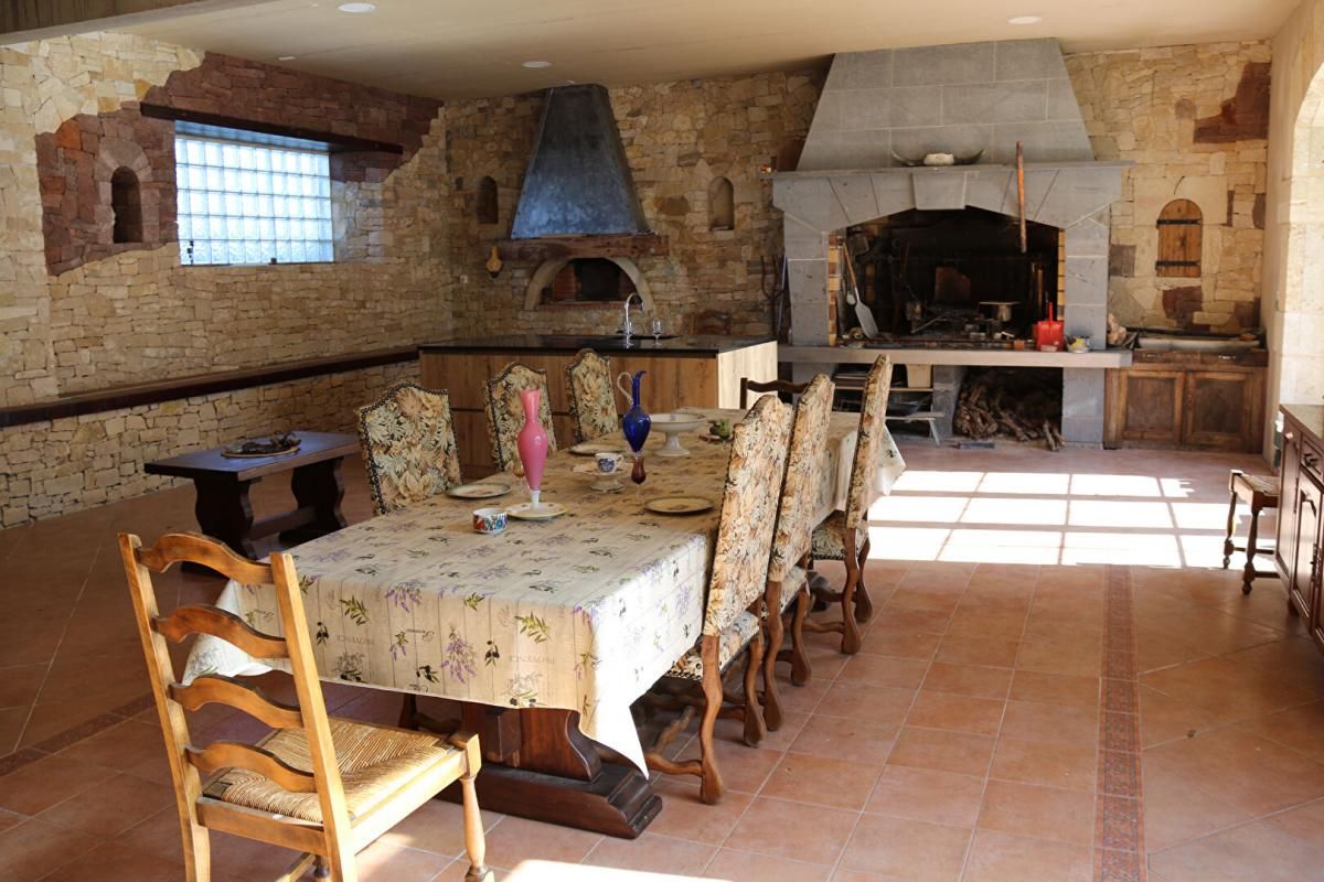 MONTAGNAC Ancien Domaine Viticole 7 pièce(s) 400 m2 sur parcelle 7000m² 4