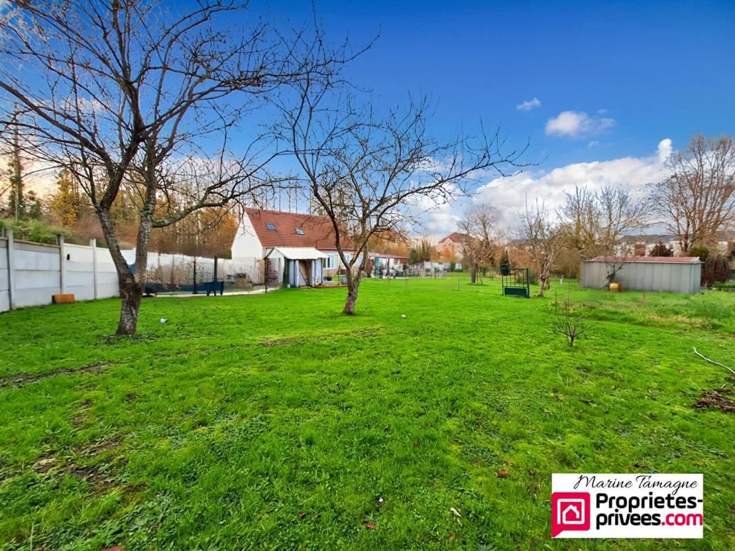VERBERIE Maison individuelle 4 chambres en retrait de rue avec joli terrain et grand garage double 3