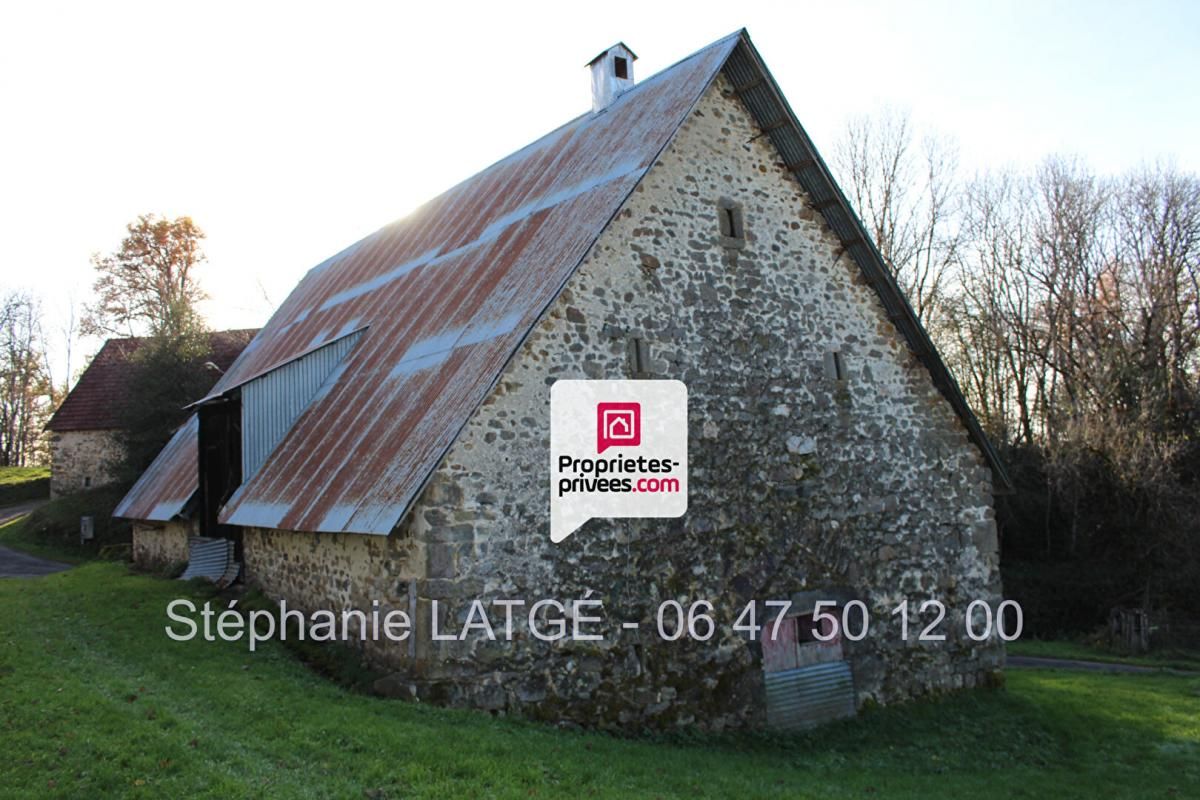 LARODDE Grange à Larodde (63) France 4