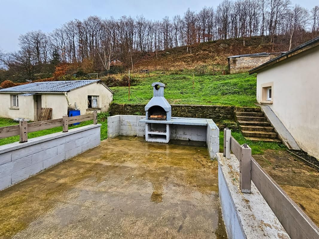 BOGNY-SUR-MEUSE Maison individuelle idéale investisseur ? Vue imprenable à Bogny-sur-Meuse ! 2