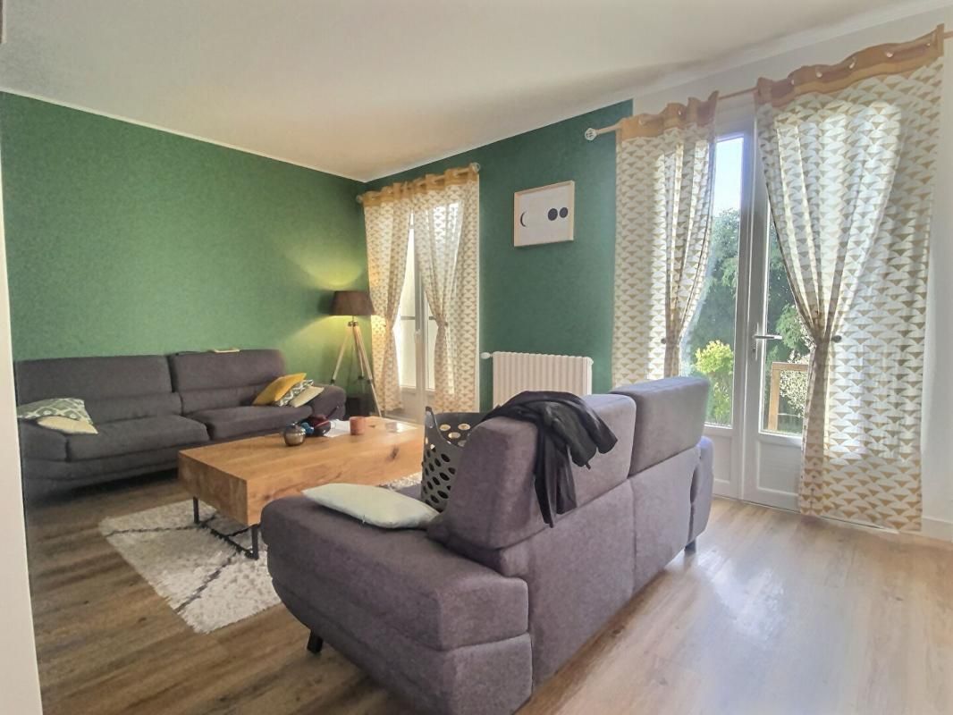 PRAHECQ MAISON 4 chambres, bureau 172 m²