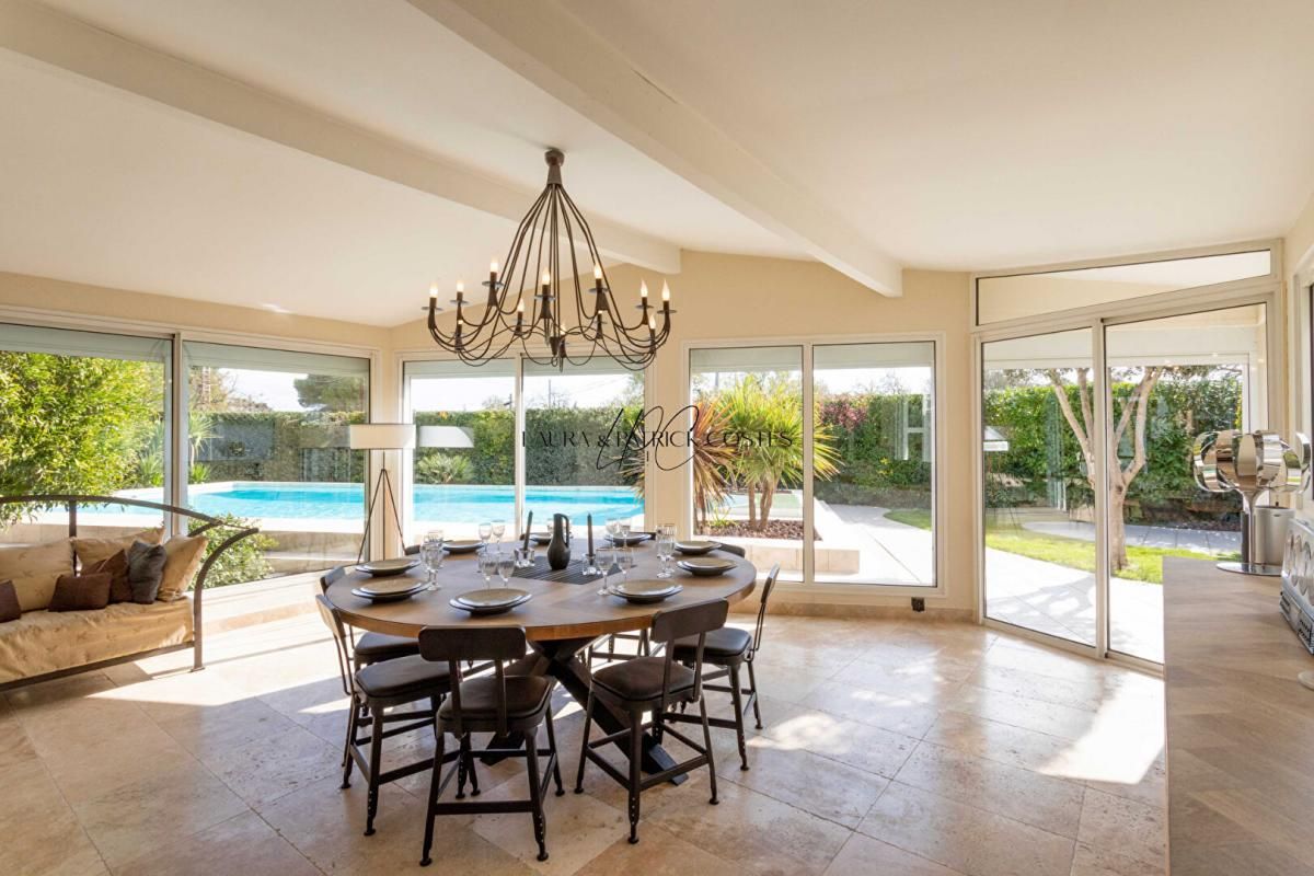 NARBONNE Villa moderne avec piscine et dépendances / NARBONNE 2