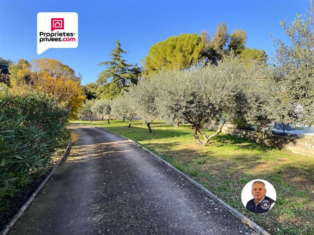 DRAGUIGNAN MAISON Familiale de 175 m² - Piscine 3