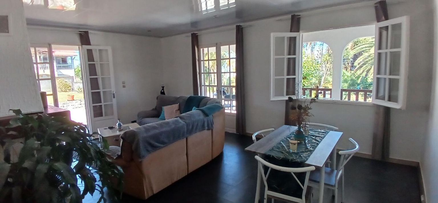 LE TAMPON Villa de 103 m² lovée sur un terrain de 530 m² à PONT D'YVES (LE TAMPON) 2