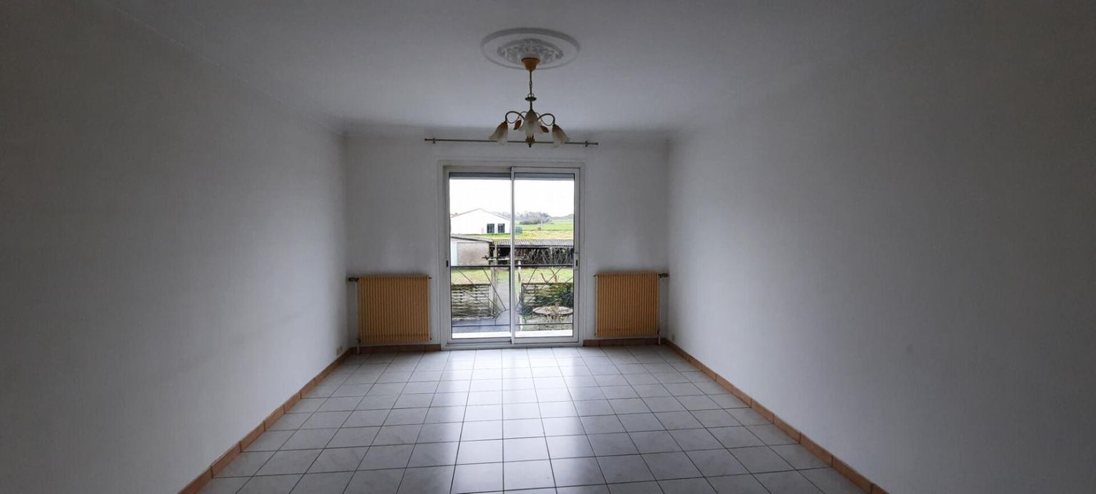 GORGES Maison Nantaise Gorges 5 P . 4 Chs . 93.67  M² . T 369 M² . Sous sol et garage 2