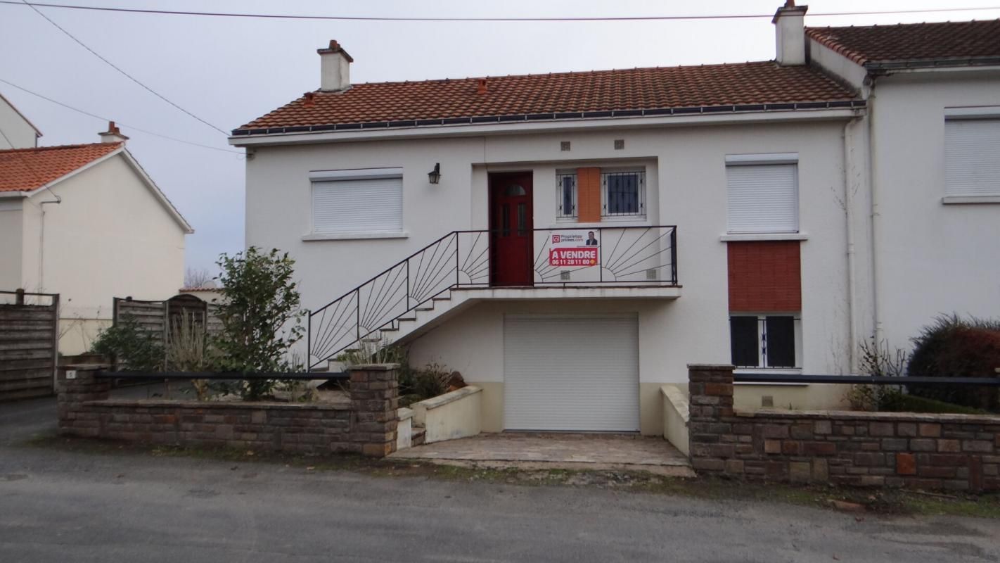 Terrain constructible plus maison Gorges 5 P . 4 Chs . 93.67 M² . T 709 M² . Sous sol et garage
